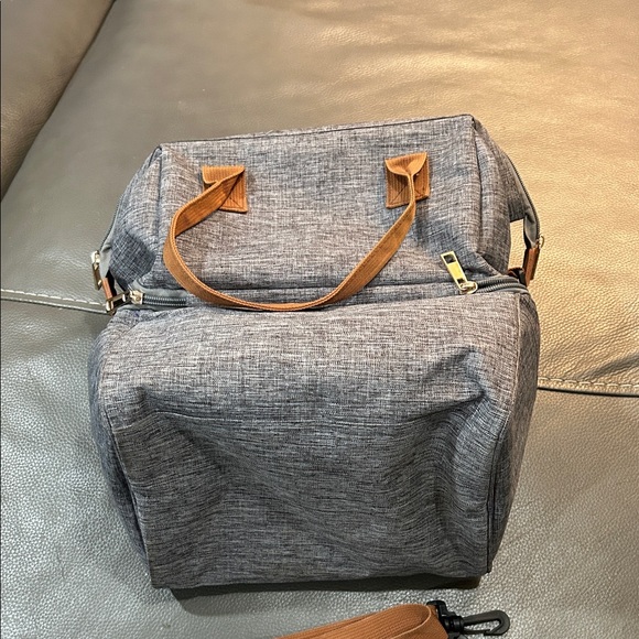 Lokass Double decker Gray and Brown Cooler Bag, EUC. - Picture 5 of 5